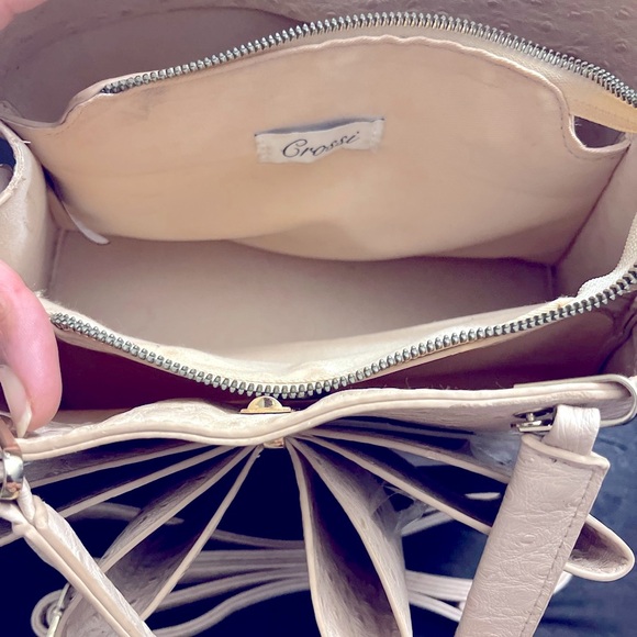 CROSSI Bag: Used Twice . Pink purse with beautiful detailed bows on the front.👜 - Picture 3 of 4